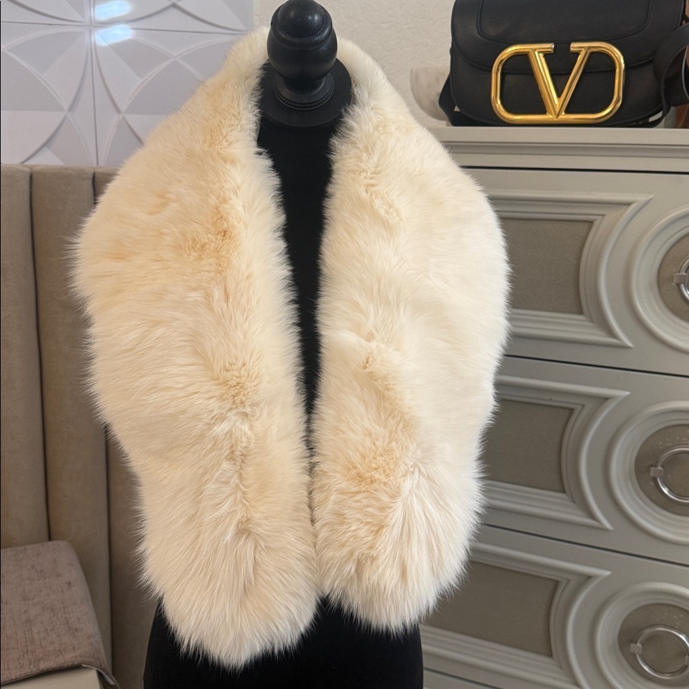 Saga fox fur wrap collar - Picture 5 of 9